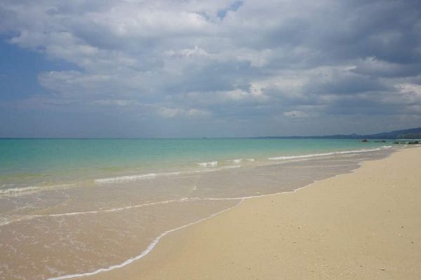 white-sand-beach3